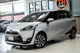 2018 Toyota Sienta 1.5 V  ออกรถ 199 บาท